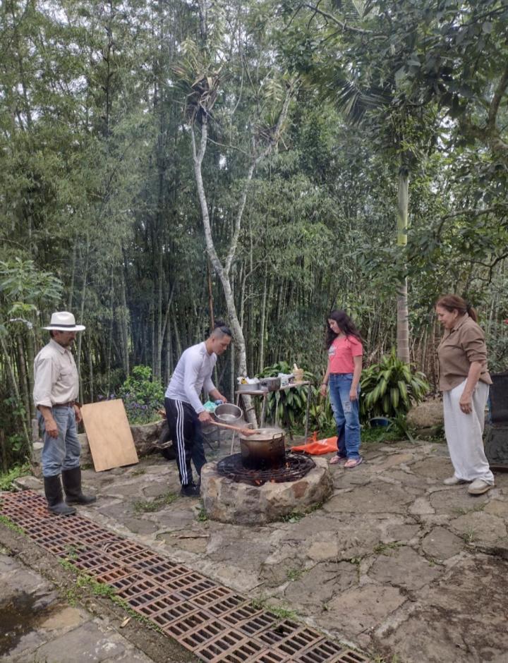 Finca Exclusividad Familiar O Grupo De Amigos Capacidad Hasta 12 Personas Calles En Placa Huella, Caminata Ecologica Alban  Eksteriør billede